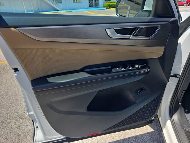Used 2025 Volkswagen Atlas Cross Sport SE w/ Panoramic Sunroof Package image 14