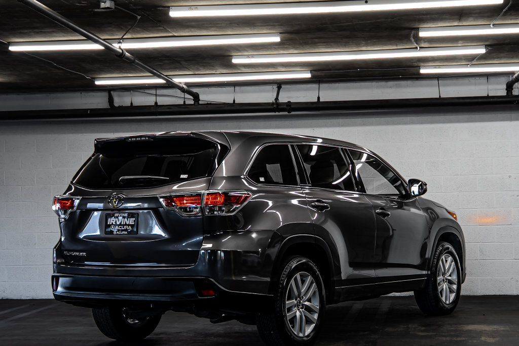 Used 2016 Toyota Highlander LE FWD image 5