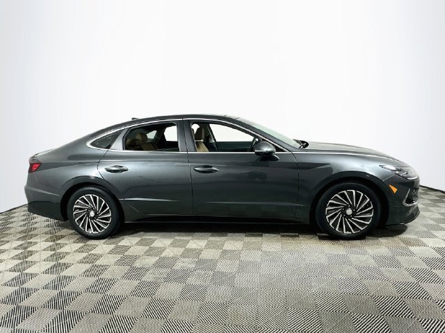 Used 2023 Hyundai Sonata Limited FWD image 2