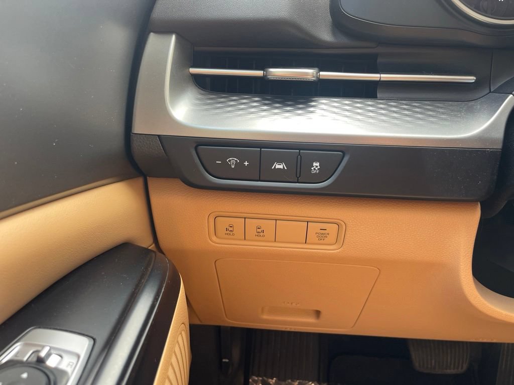 Used 2024 Kia Carnival LX FWD image 26