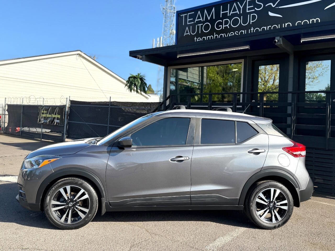 Used 2018 Nissan Kicks SV FWD image 3