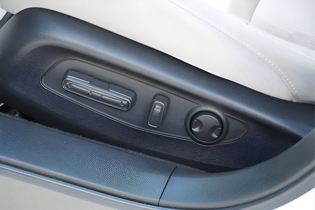 Used 2025 Honda Accord SE image 17