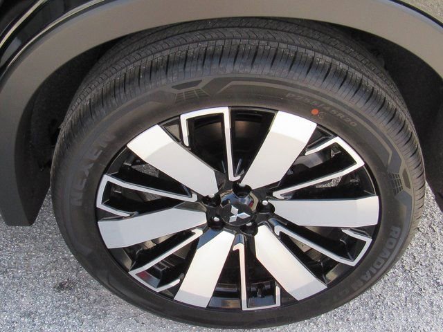 New 2025 Mitsubishi Outlander SE image 8