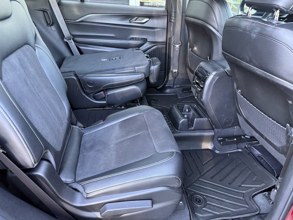 Used 2024 Jeep Grand Cherokee L Altitude AWD/4WD image 31