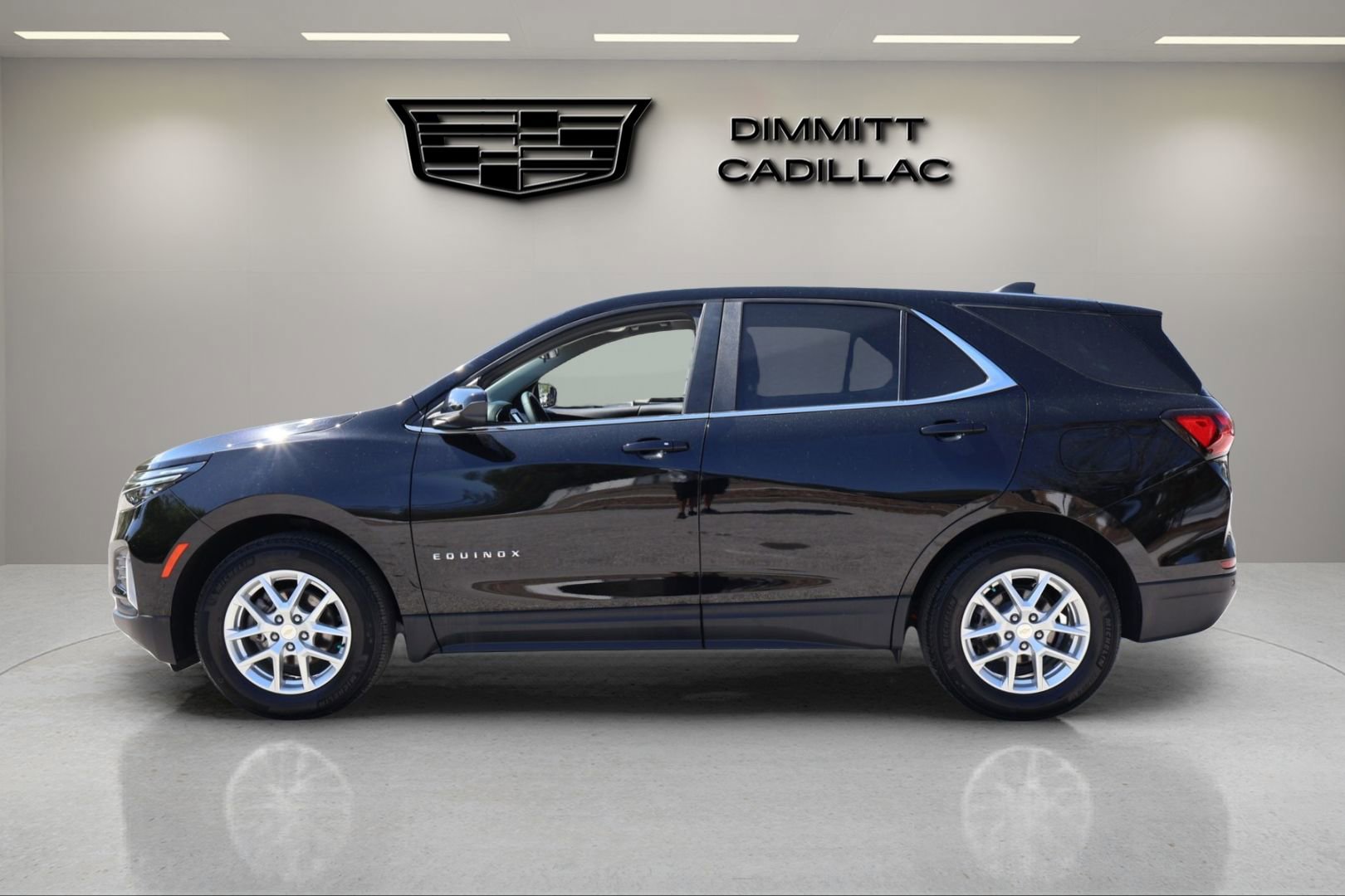 Used 2024 Chevrolet Equinox LT image 2