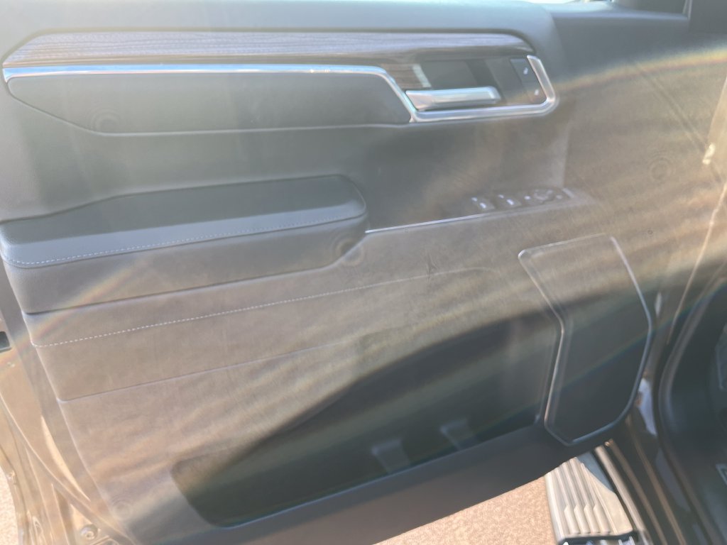 Used 2023 Chevrolet Silverado 1500 LT AWD/4WD image 13