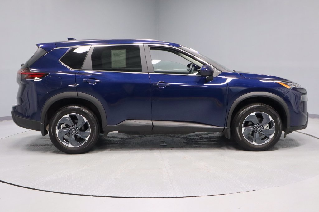 Certified 2026 Nissan Rogue SV FWD image 11