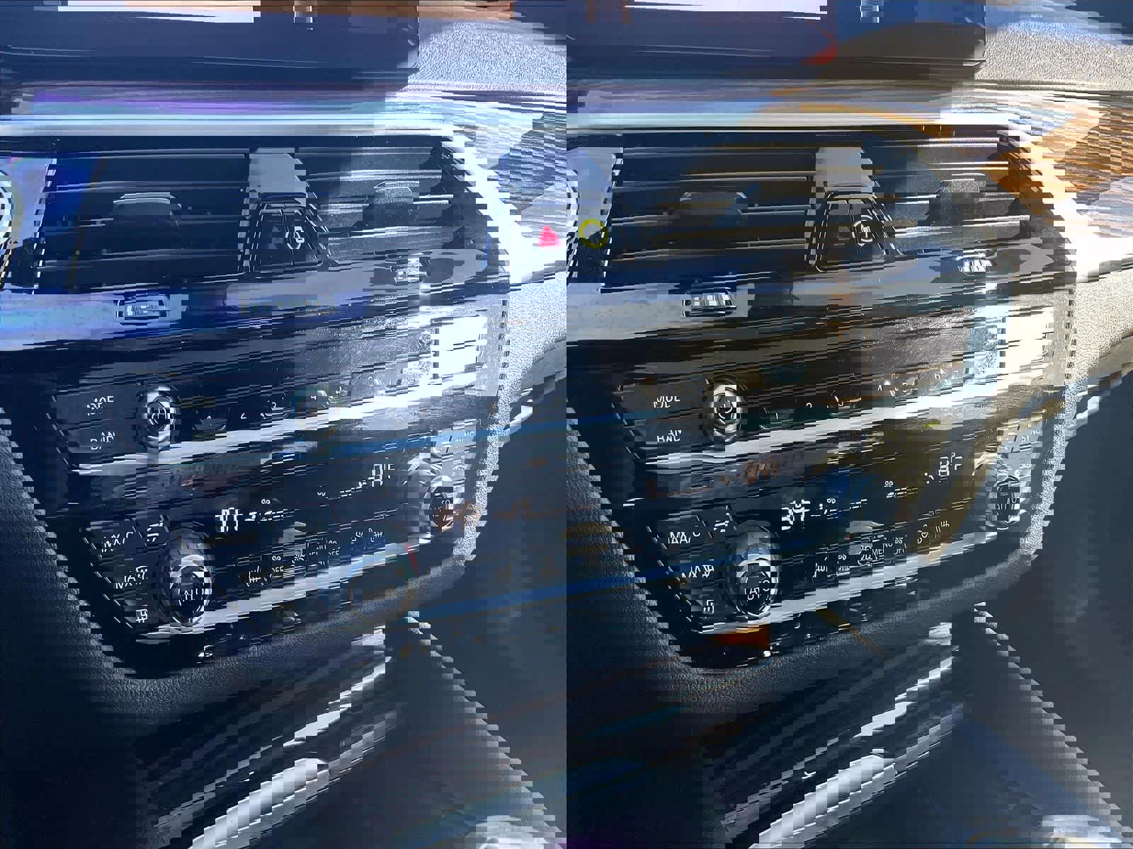 Used 2023 BMW 540i w/ Premium Package image 38