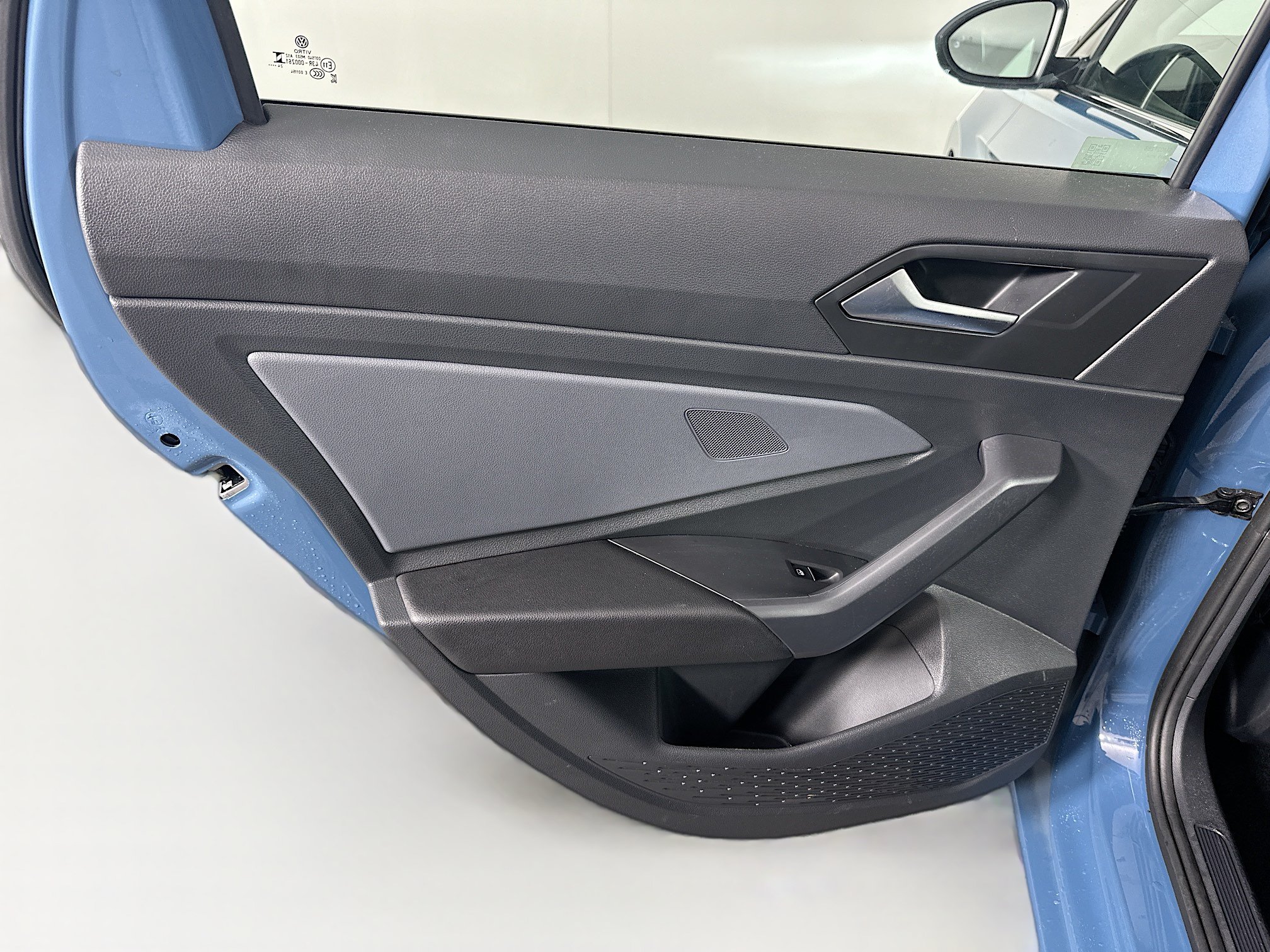 Used 2025 Volkswagen Jetta SE FWD image 25