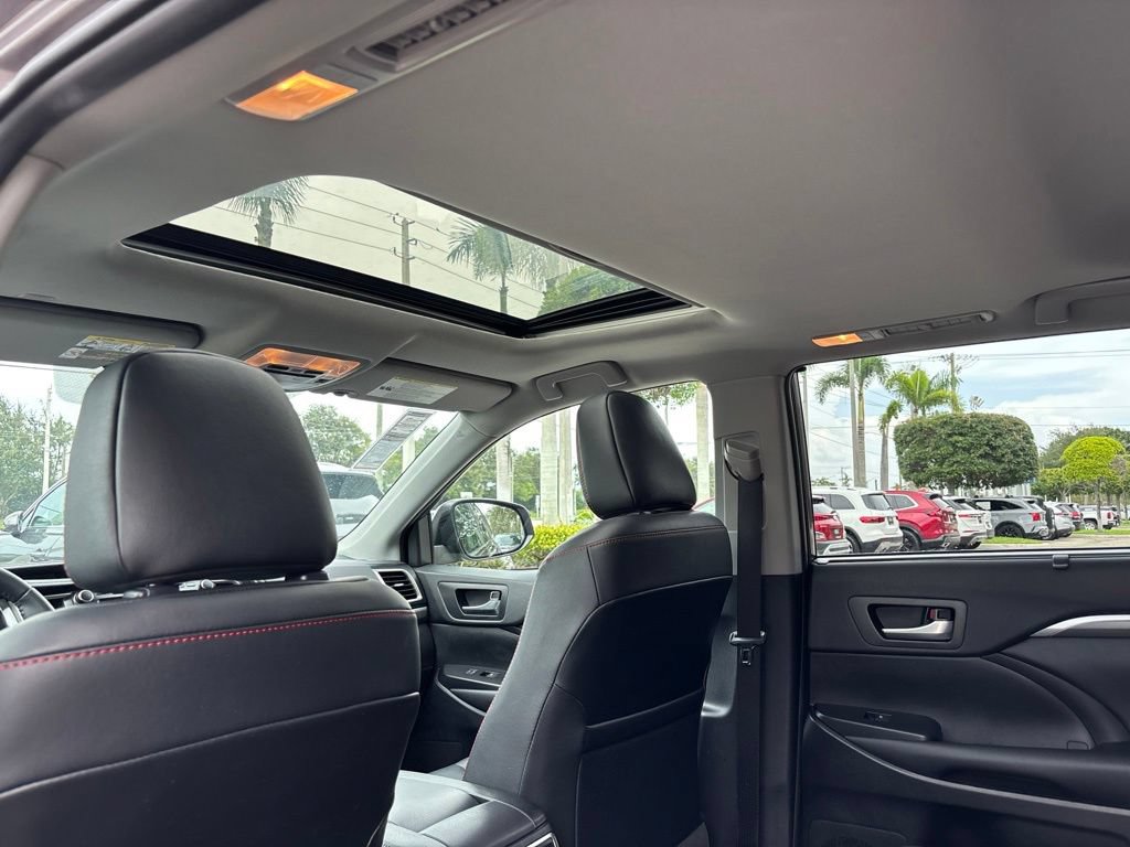 Used 2019 Toyota Highlander SE AWD/4WD image 21