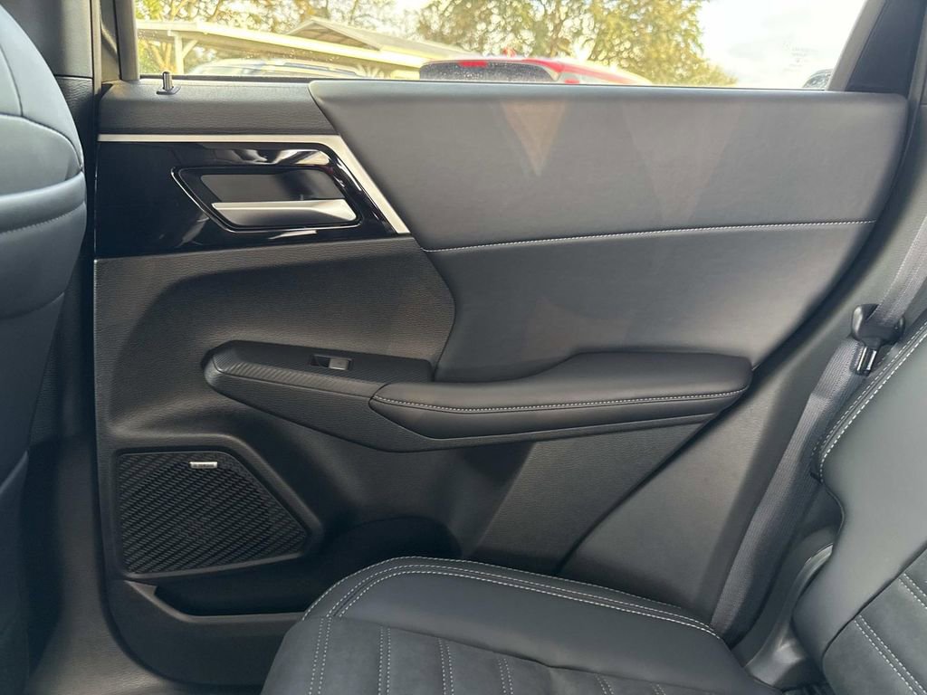 New 2026 Mitsubishi Outlander SE image 15