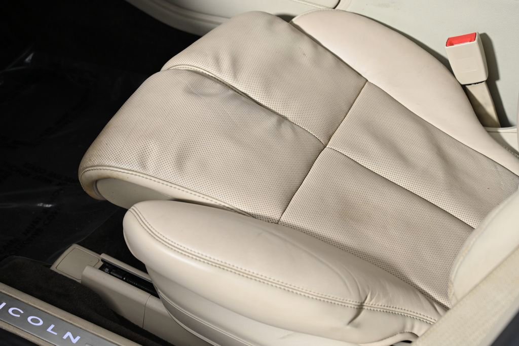 Used 2017 Lincoln Continental Reserve w/ Technology Package FWD image 26