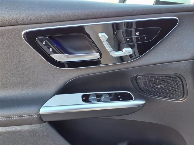 Used 2025 Mercedes-Benz GLC 300 image 14