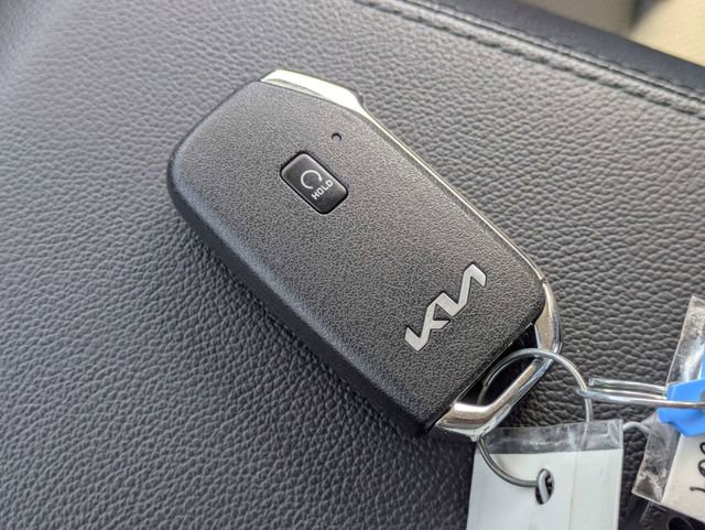 Used 2025 Kia Sportage EX image 31