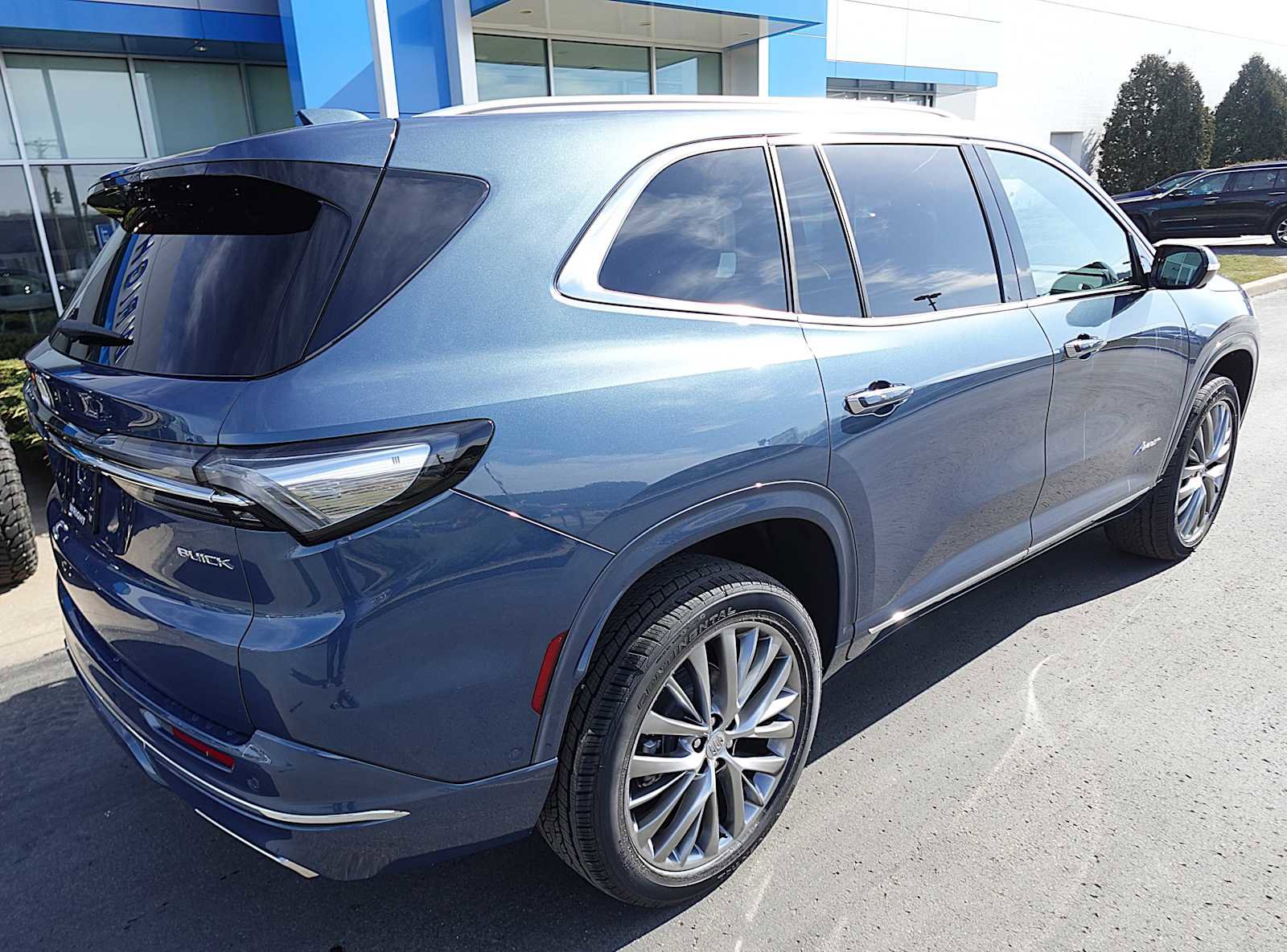 New 2026 Buick Enclave Avenir w/ Super Cruise Package AWD/4WD image 3