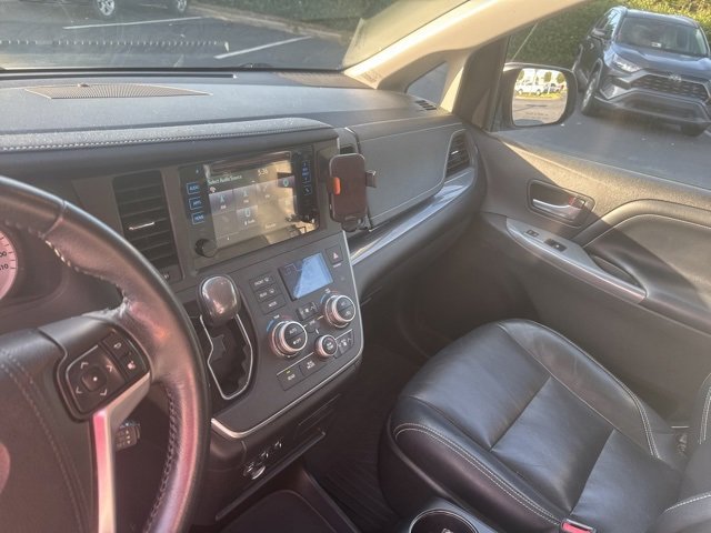 Used 2015 Toyota Sienna SE image 14
