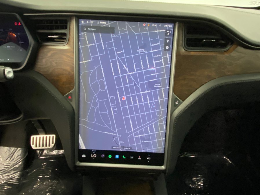 Used 2018 Tesla Model X 75D image 26