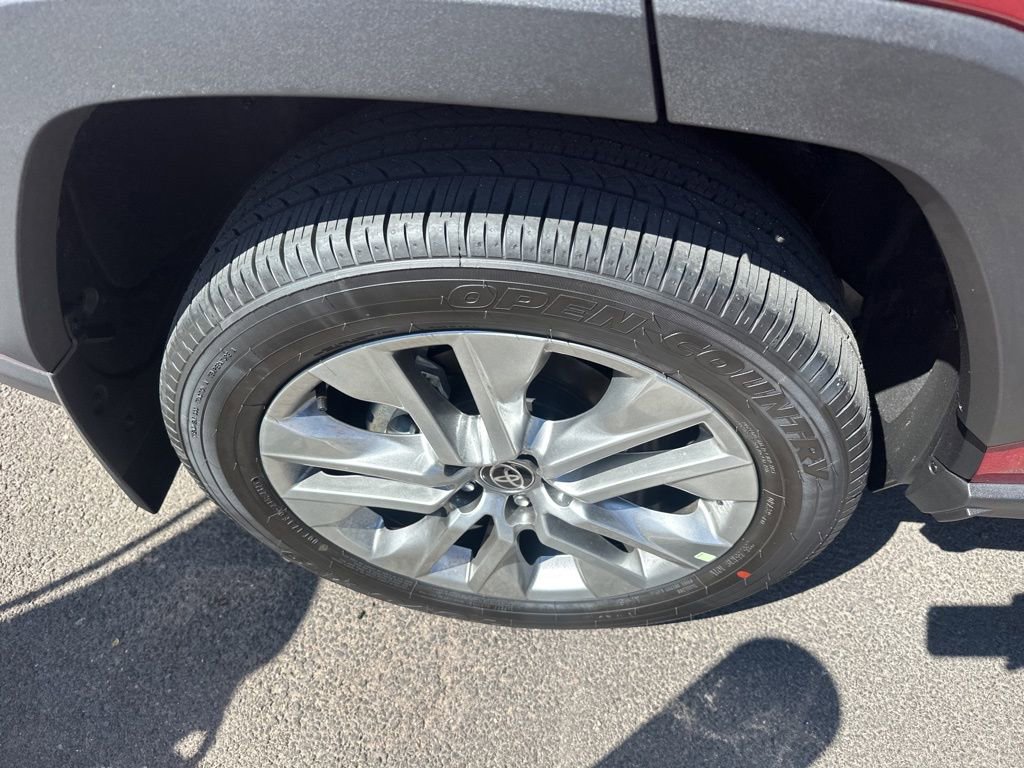 Used 2025 Toyota RAV4 XLE Premium image 5