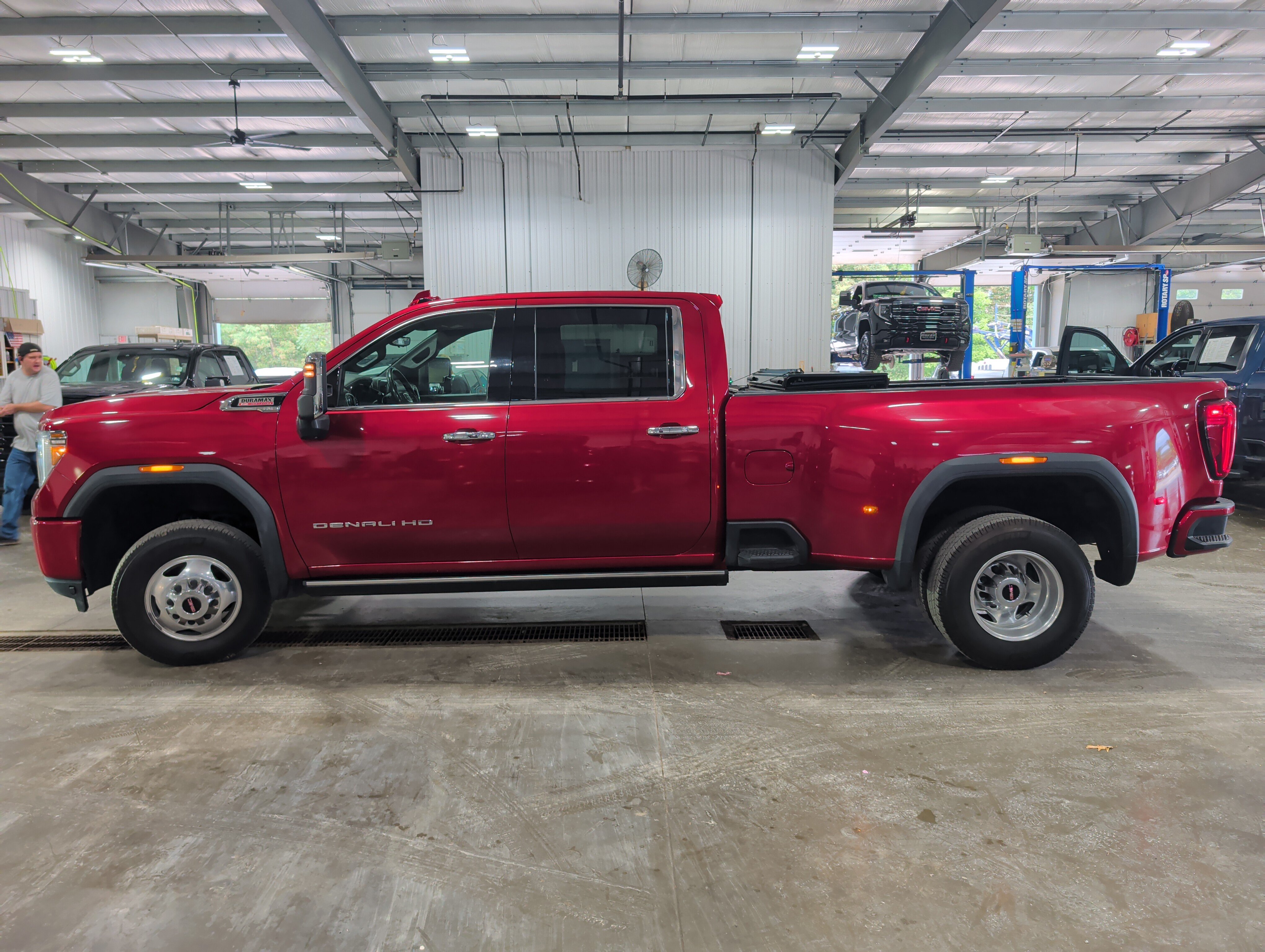 Used 2022 GMC Sierra 3500 Denali w/ Denali Ultimate Package AWD/4WD image 5