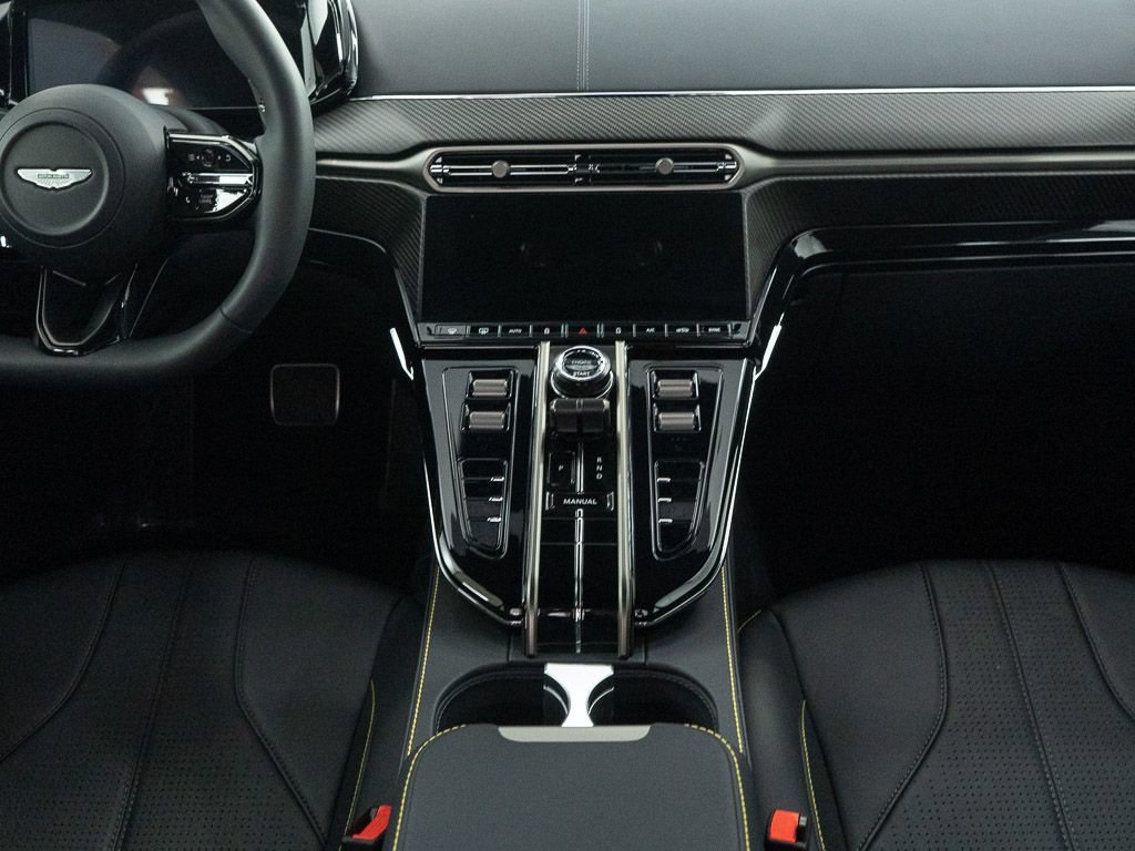Used 2026 Aston Martin V8 Vantage Coupe RWD image 24