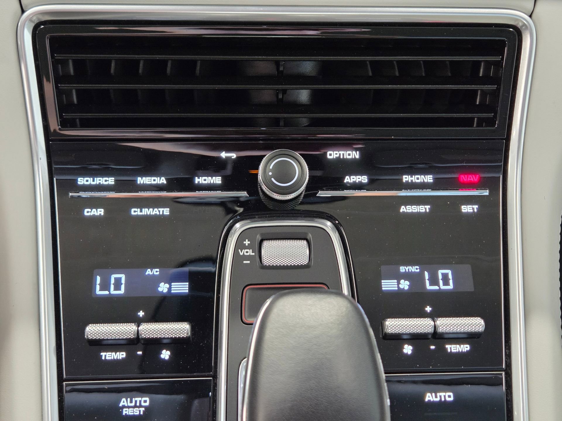 Certified 2023 Porsche Panamera 4 Platinum Edition image 25