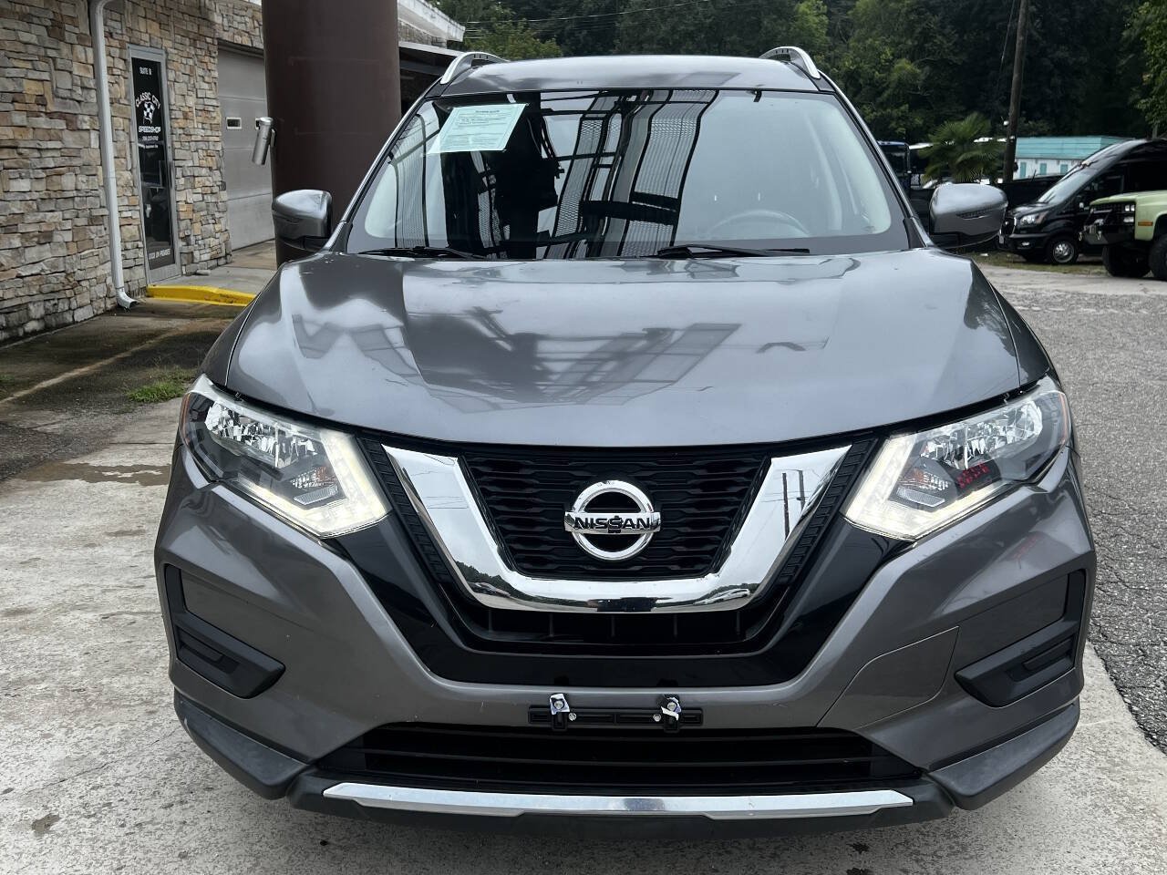 Used 2017 Nissan Rogue SV FWD image 9