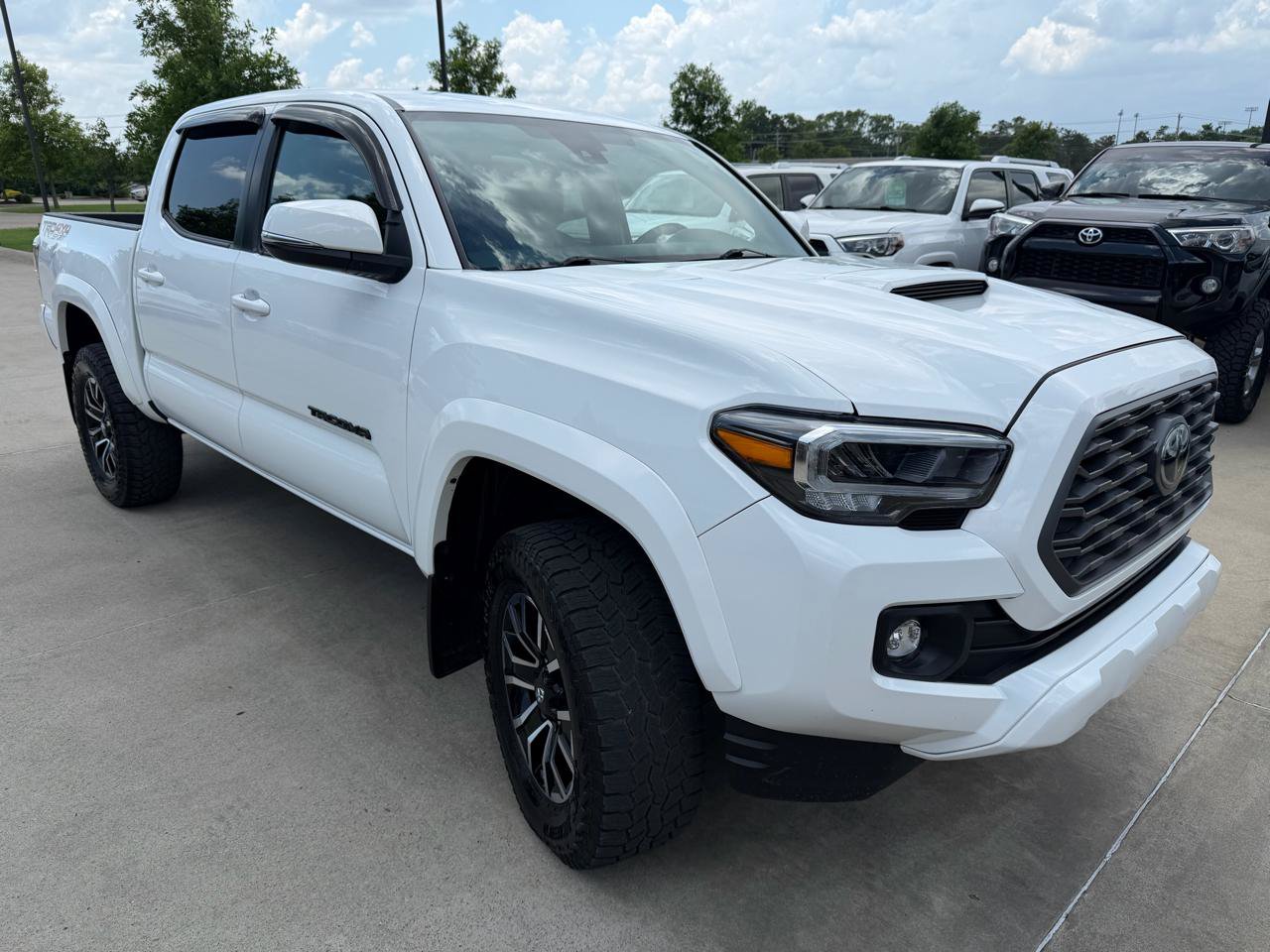 Used 2023 Toyota Tacoma TRD Sport w/ Technology Package AWD/4WD image 3