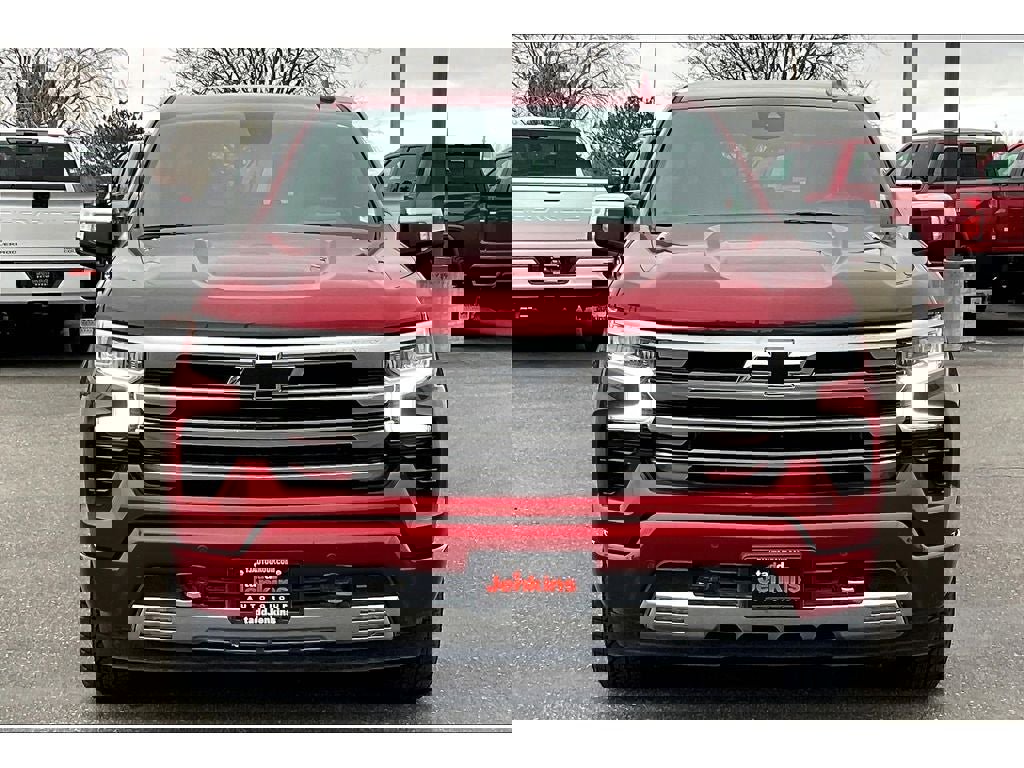 Used 2024 Chevrolet Silverado 1500 High Country w/ Technology Package image 3