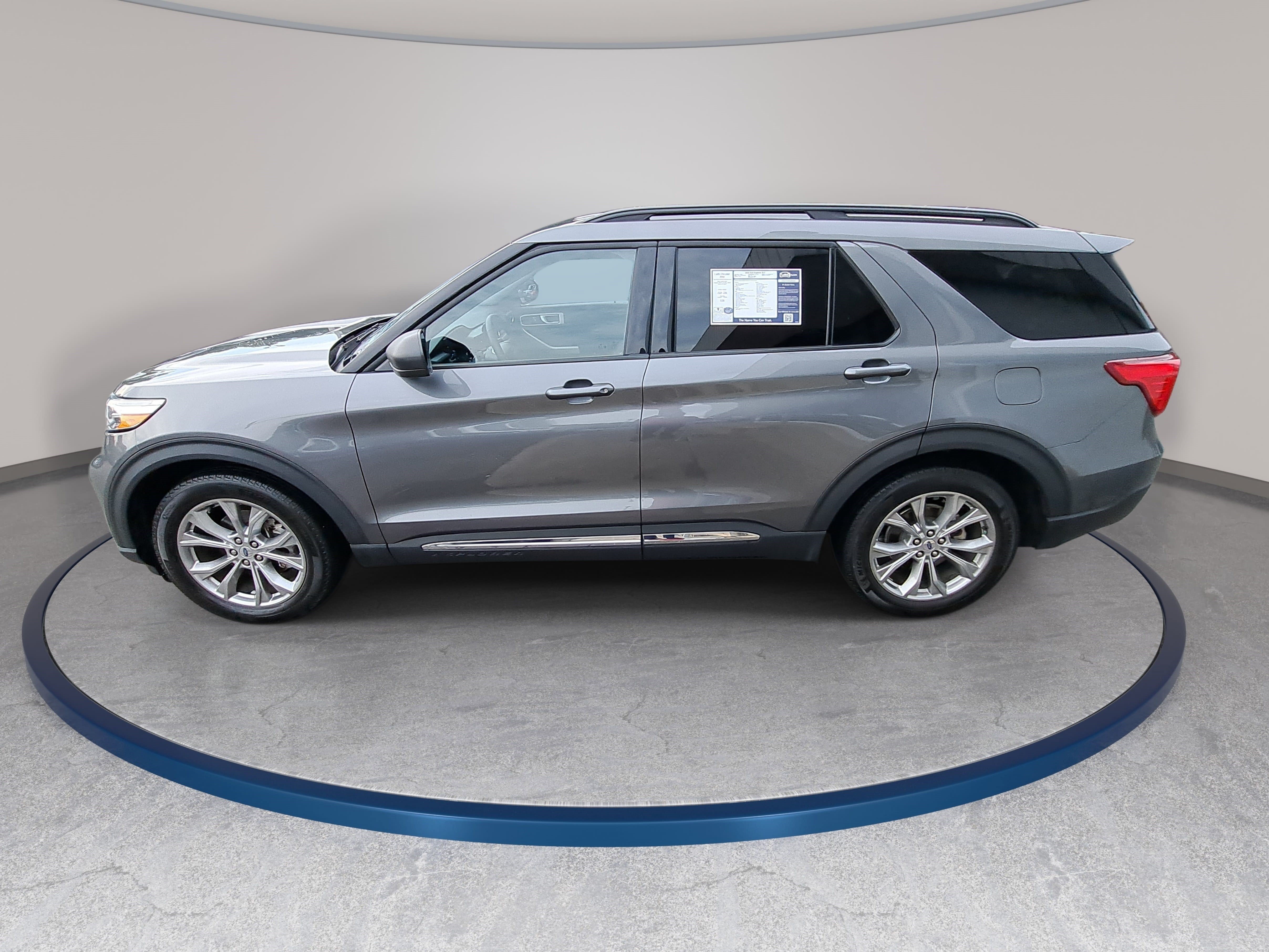 Used 2023 Ford Explorer XLT w/ Equipment Group 202A RWD image 8