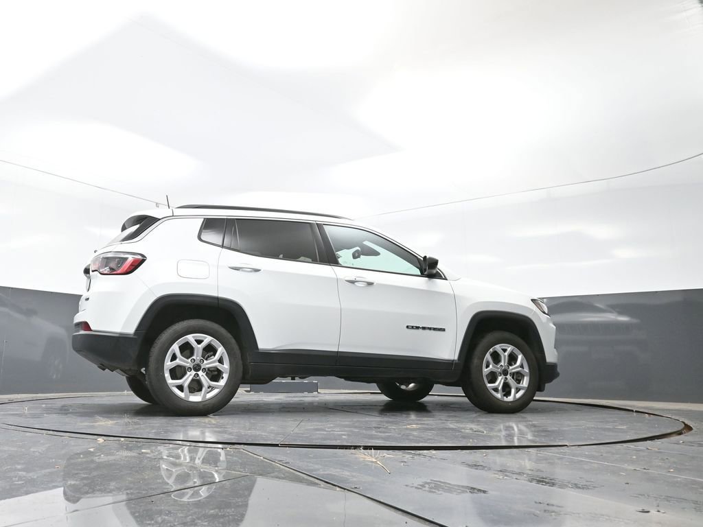 Used 2025 Jeep Compass Latitude AWD/4WD image 23
