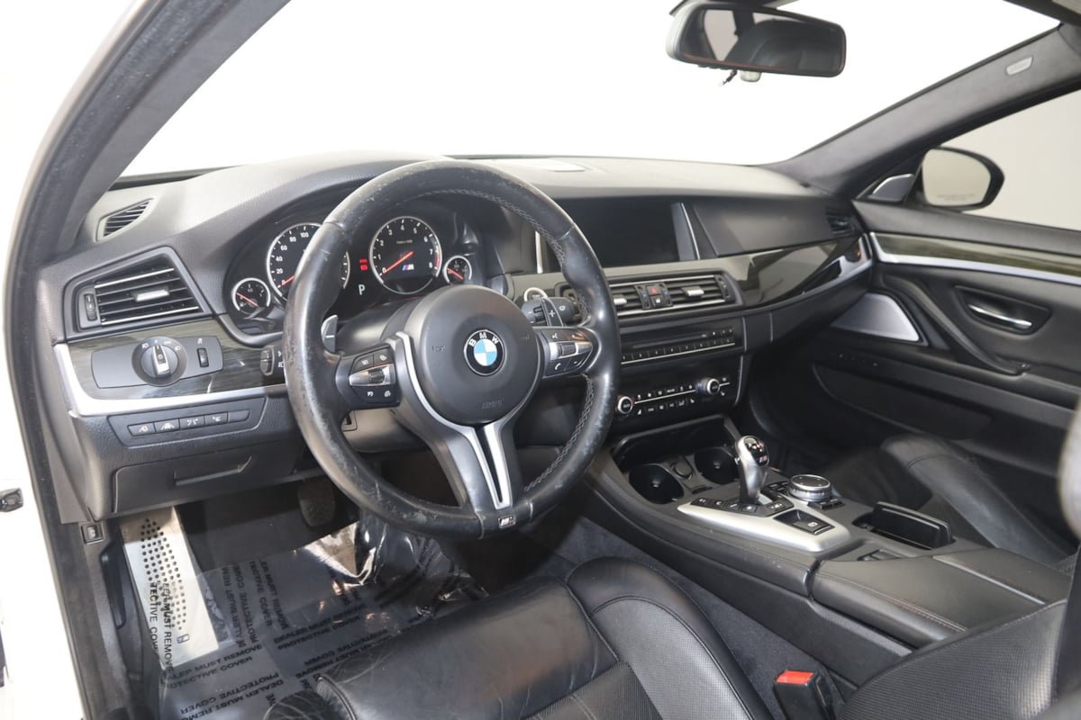 Used 2015 BMW M5 RWD image 27