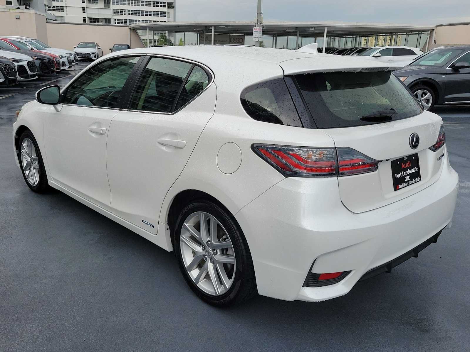 Used 2016 Lexus CT 200h w/ Accessory Package 2 FWD image 4