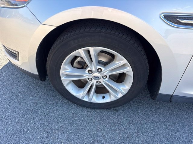 Used 2015 Ford Taurus SEL w/ Equipment Group 201A FWD image 6