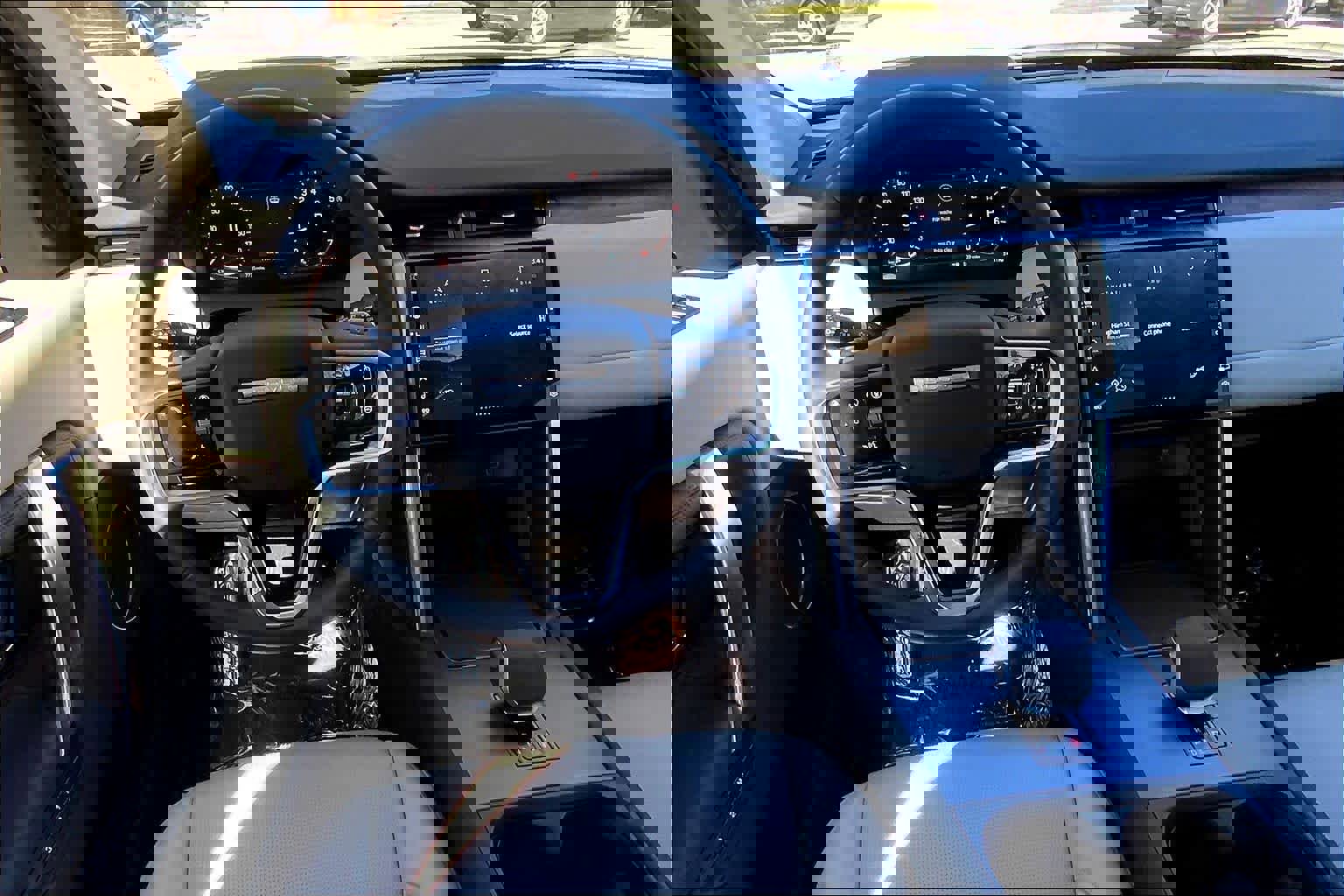 Used 2025 Land Rover Discovery Sport S image 6