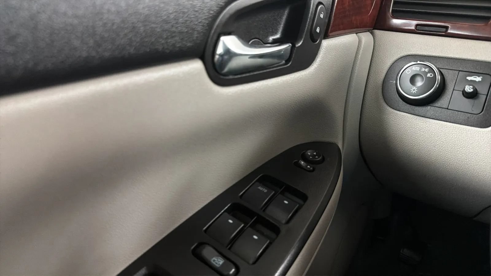 Used 2008 Chevrolet Impala LT FWD image 11
