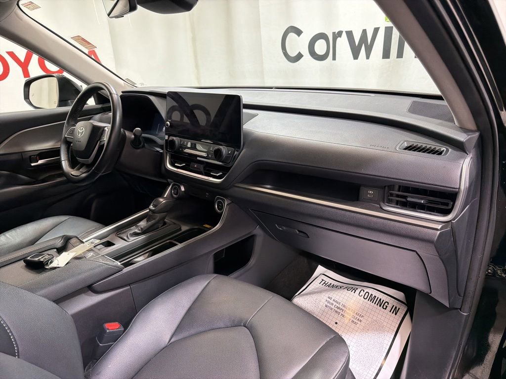 Used 2024 Toyota Grand Highlander AWD image 11