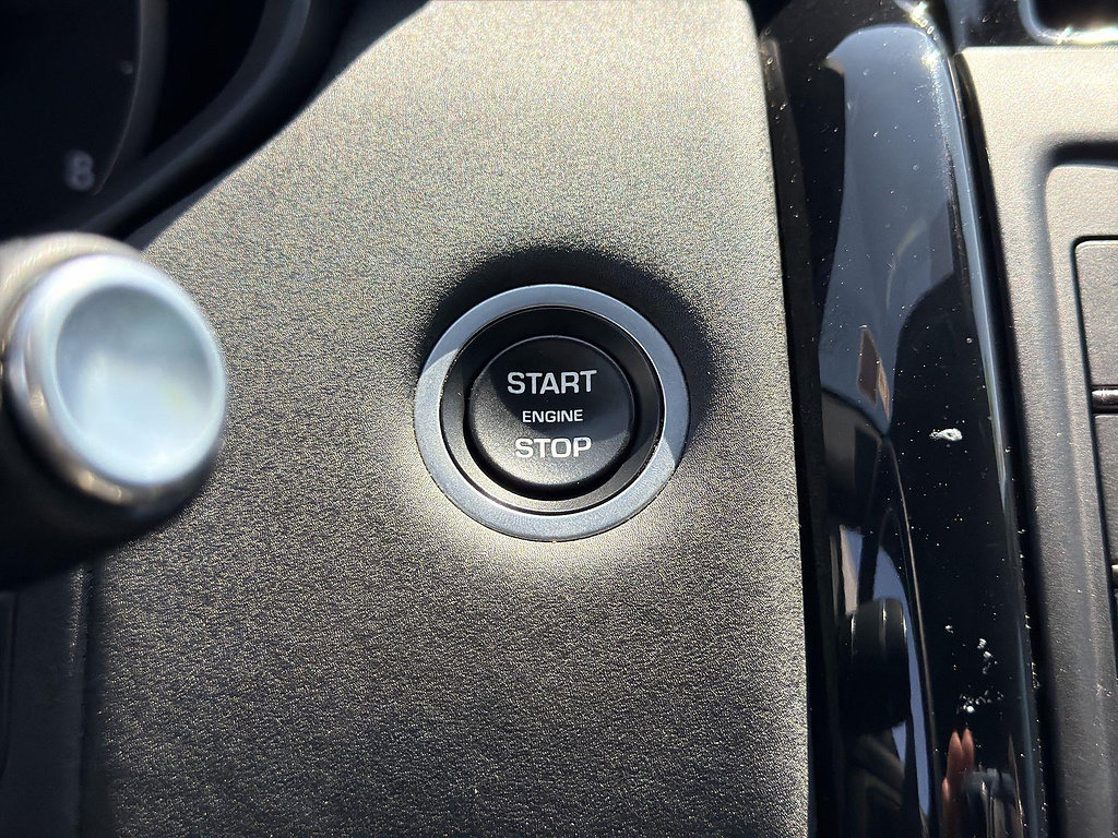 Used 2017 Land Rover Discovery SE AWD/4WD image 16