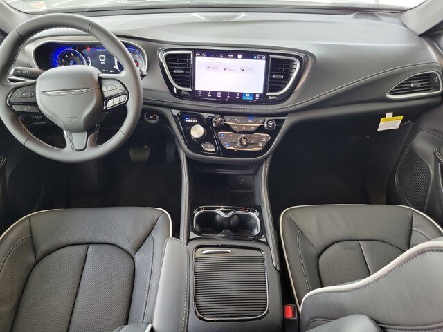 New 2027 Chrysler Pacifica Limited FWD image 7