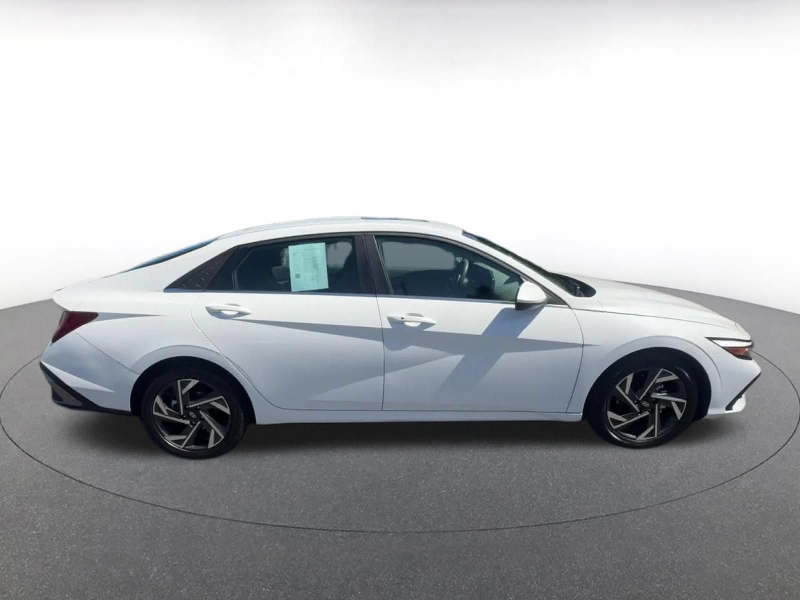 Used 2025 Hyundai Elantra SEL FWD image 16