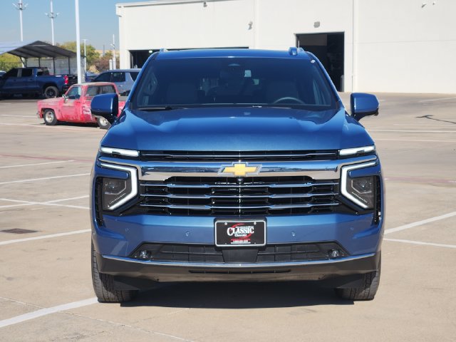 Used 2025 Chevrolet Suburban LT w/ Comfort Package AWD/4WD image 10