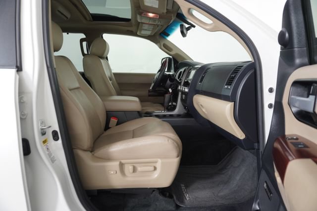 Used 2015 Toyota Sequoia Platinum RWD image 41