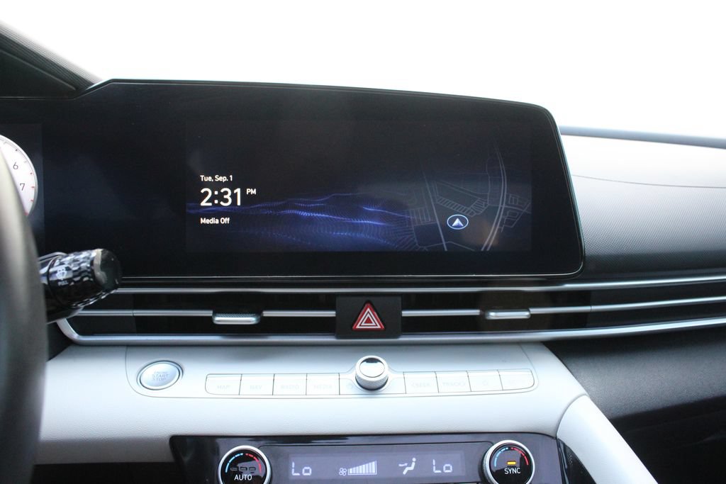 Used 2023 Hyundai Elantra Limited FWD image 15