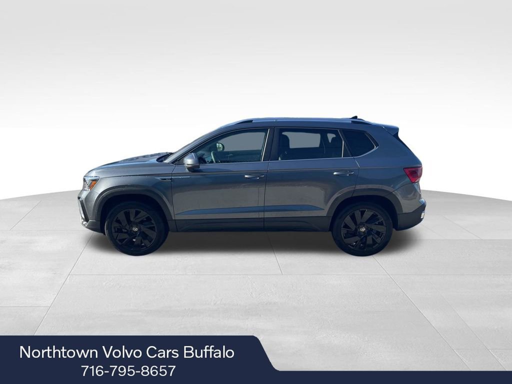 Used 2024 Volkswagen Taos SE image 2