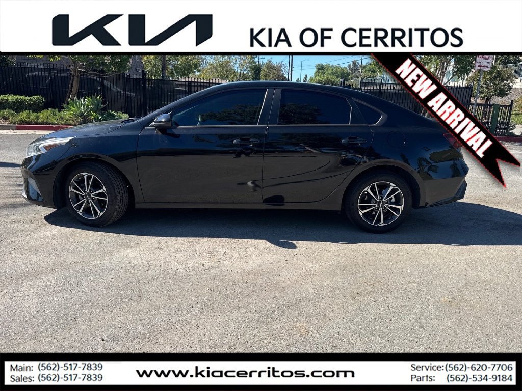 Certified 2022 Kia Forte LXS FWD image 2