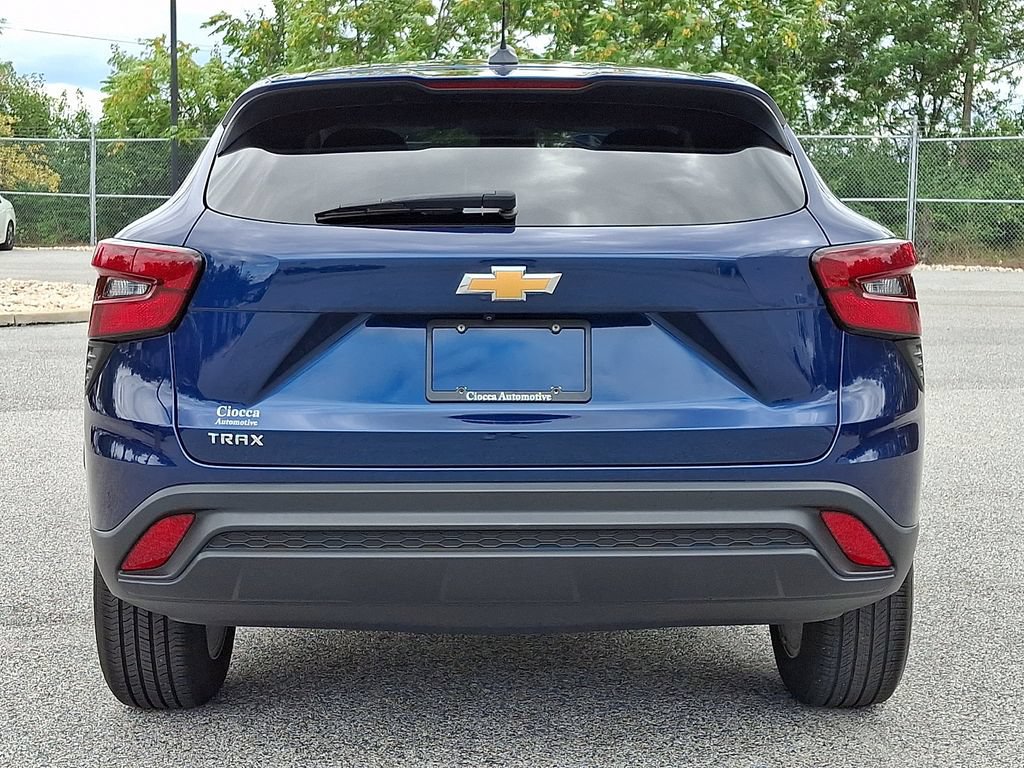 Used 2024 Chevrolet Trax LS w/ LS Convenience Package FWD image 8
