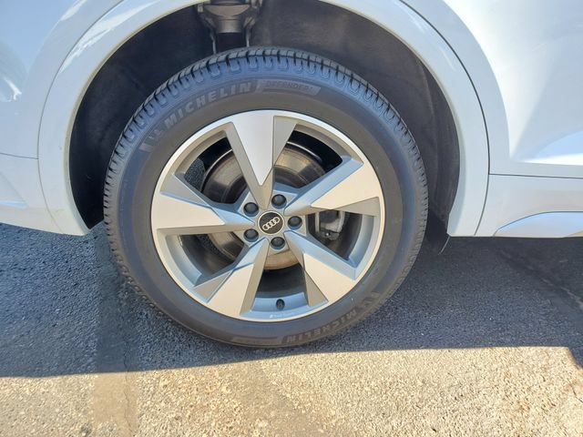 Used 2023 Audi Q5 2.0T Premium Plus w/ Premium Plus Package AWD/4WD image 9