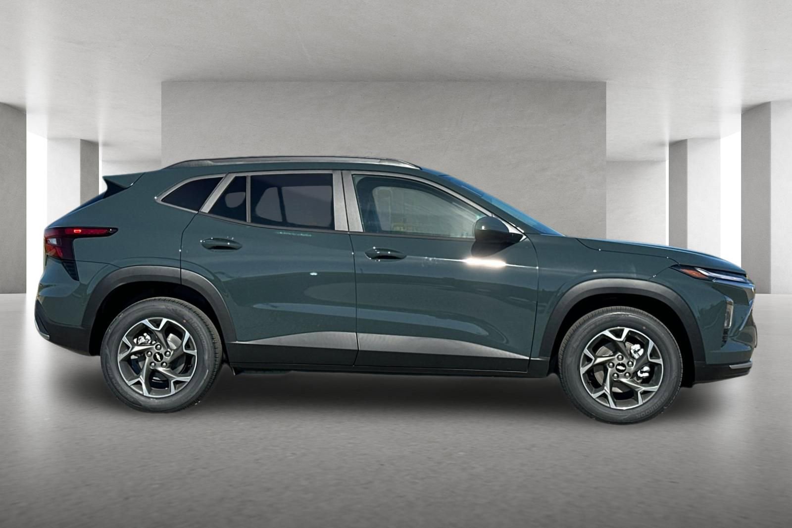 New 2026 Chevrolet Trax LT w/ Driver Confidence Package FWD image 3
