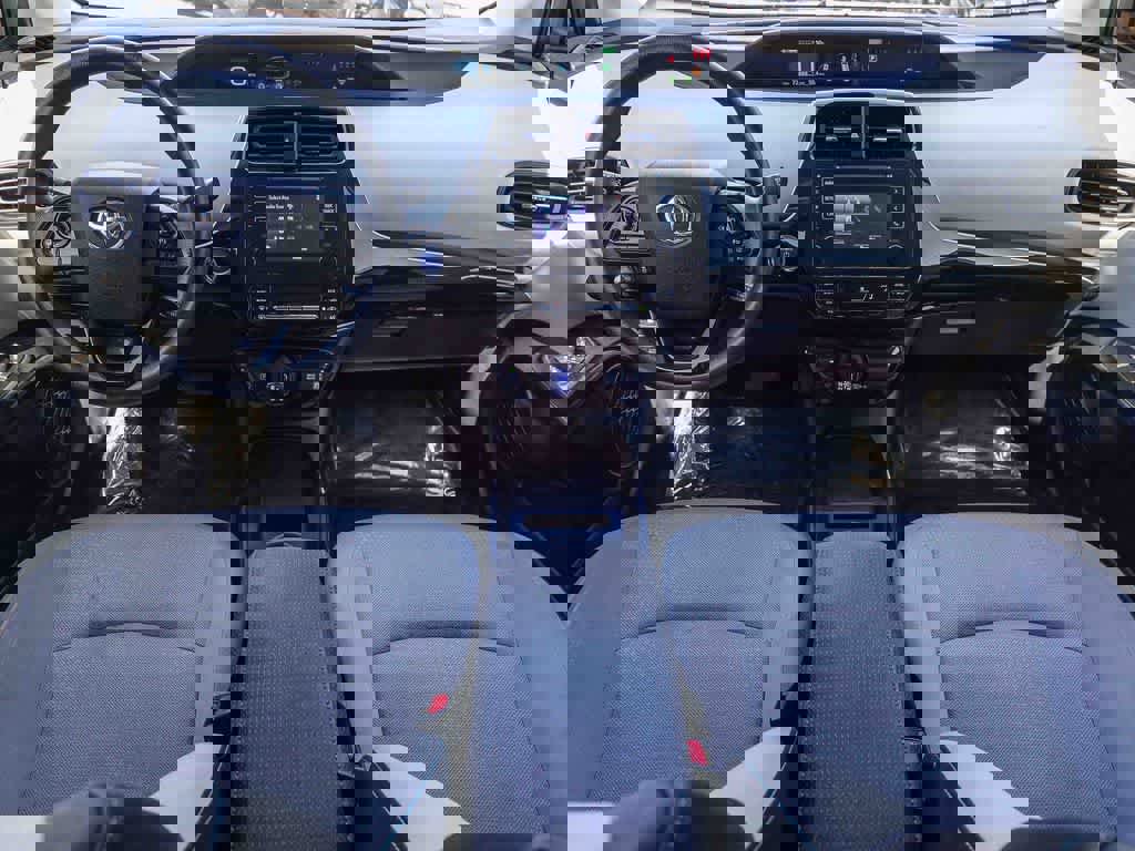 Used 2019 Toyota Prius LE image 9