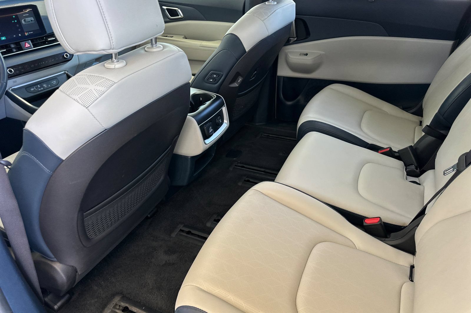 Certified 2025 Kia Carnival SX FWD image 13