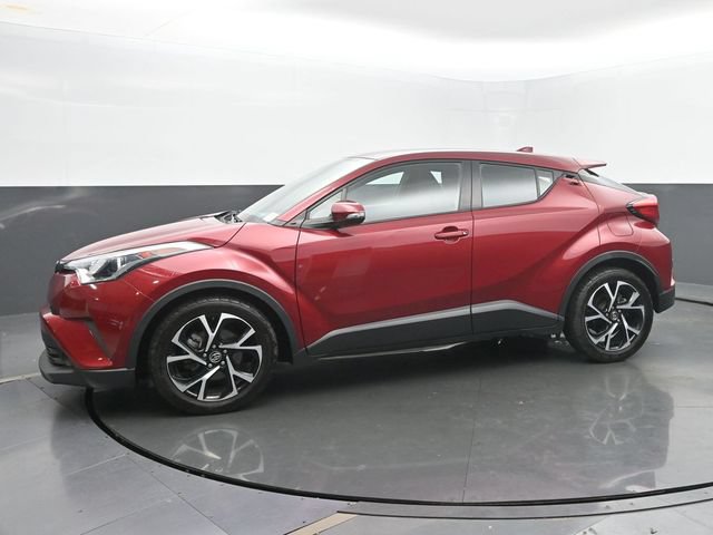 Used 2018 Toyota C-HR XLE FWD image 2